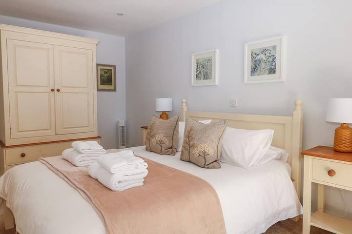 Badgers Sett, family friendly, with pool in Titchfield Common in Fareham, Hampshire