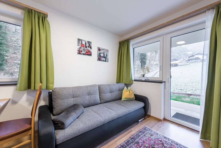 Ganze Wohnung, Ferienwohnung Unterlechner - Apt 1" mit Bergblick, privater Terrasse und Wlan in Vomp, Bezirk Schwaz