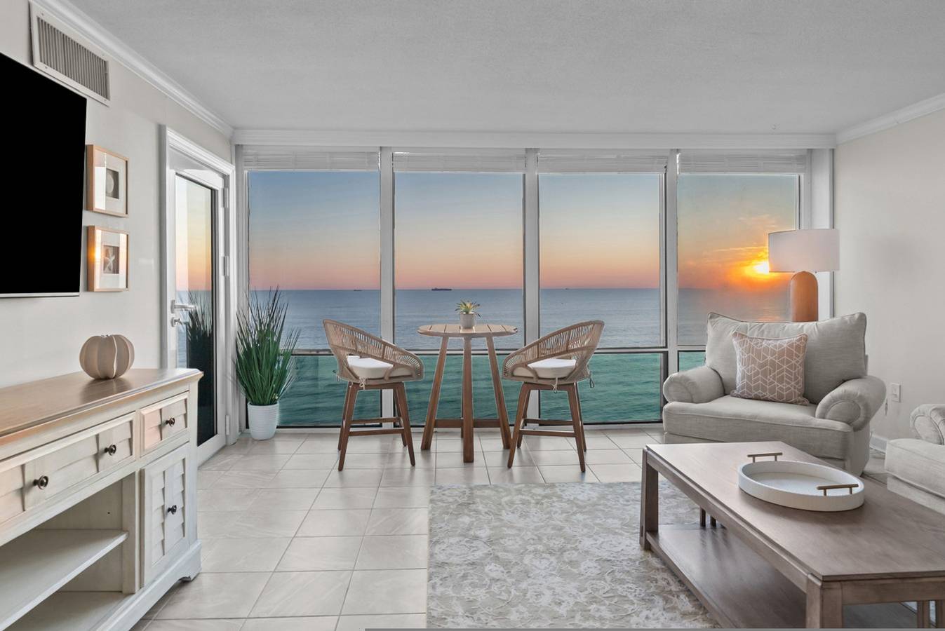 Apartamento entero, New / Beachfront Condo/ Pool/ Surfing/ Ew1204 in Virginia Beach