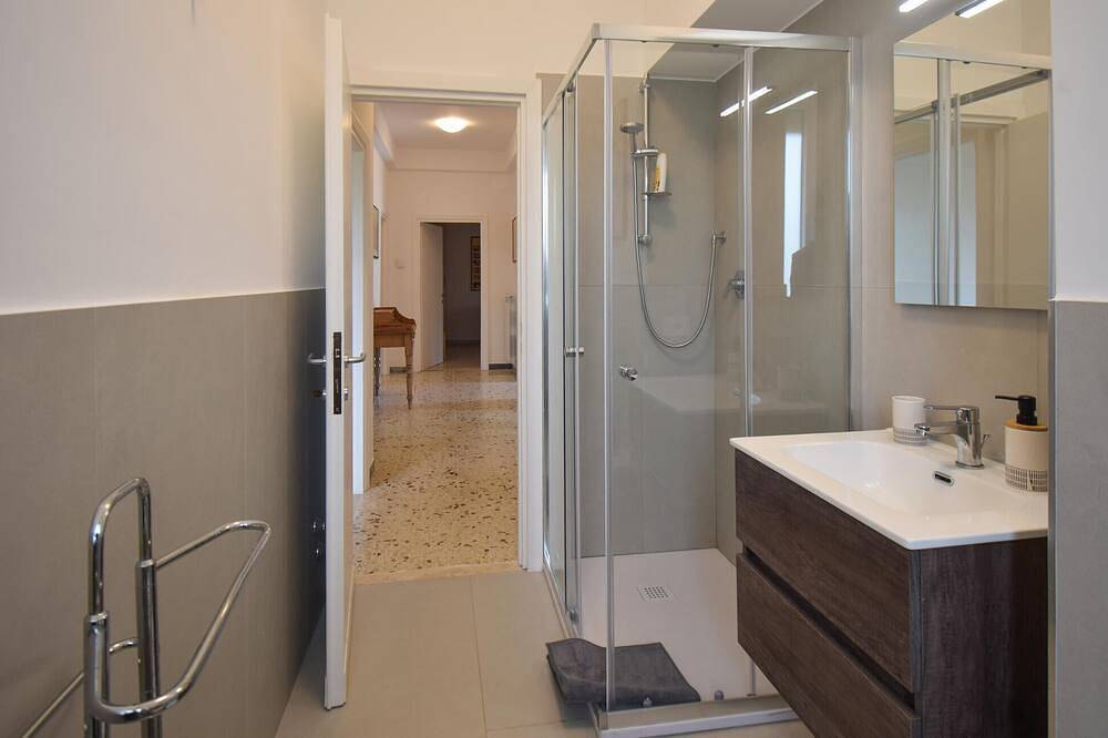 Ganze Wohnung, Cozy apartment in Anguillara Sabazia with Wifi in Anguillara Sabazia, Braccianosee