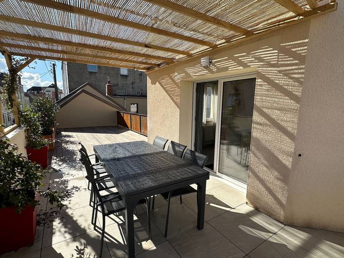 Geräumige Wohnung mit großer Terrasse und Garage in Dijon in Dijon, Dijon und Umgebung