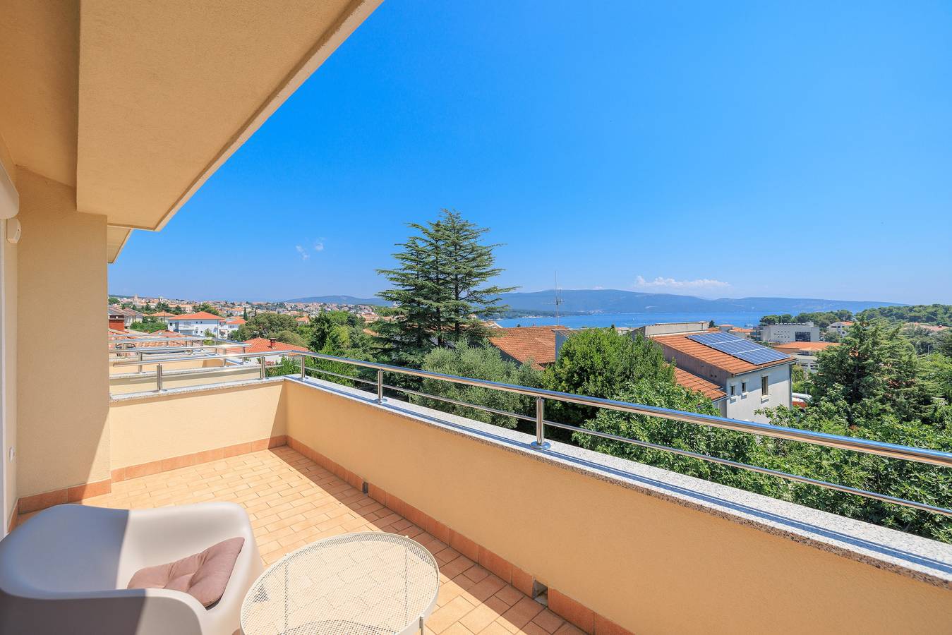 Ganze Wohnung, 1-Zimmer-Ferienwohnung mit Terrasse und Meerblick Krk A-24809-a in Krk Stadt, Krk
