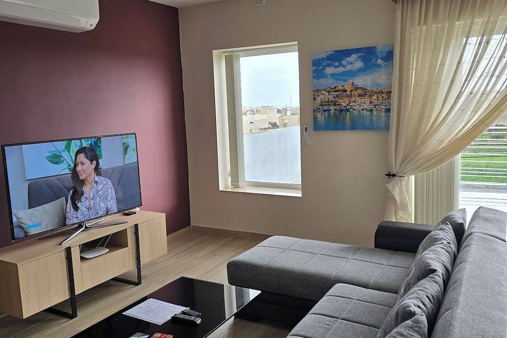 Ganze Wohnung, Ample and Modern Penthouse, 2nd floor, 3 bedroom with field view. in Kercem, Gozo