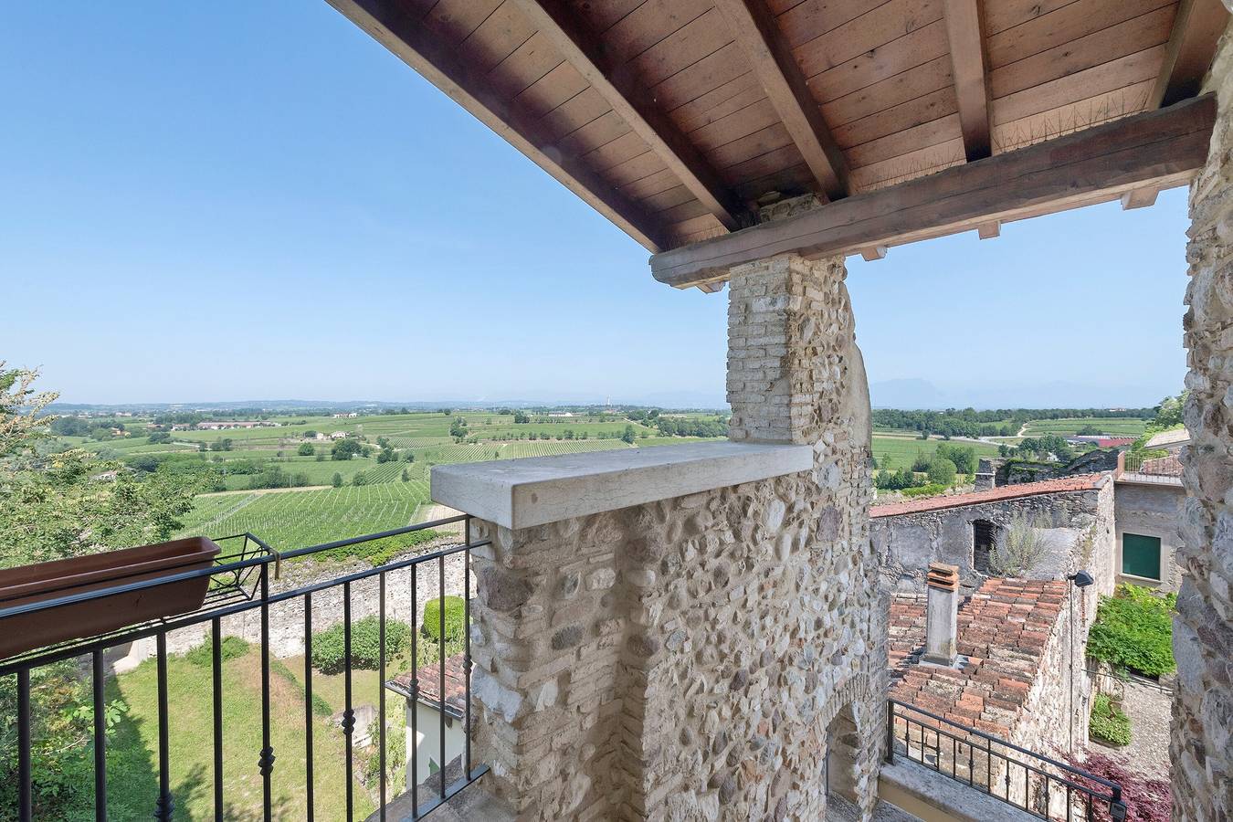 Geheel appartement, Appartement 'Casa Dolca La Torre' met Uitzicht op het Meer, Wi-Fi en Airconditioning in Pozzolengo, Gardameer