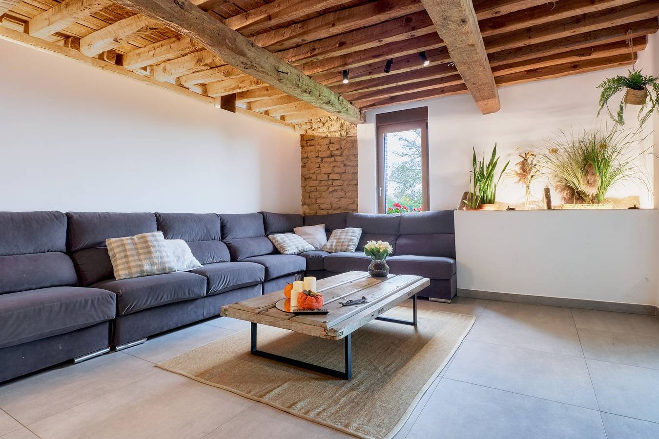 Finca 'Casa Rural Nogalia' mit privater Terrasse, privatem Garten und Wlan in Villanueva de Los Nabos, Villaturde