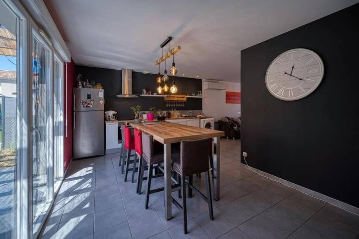 Location de vacances pour 6 personnes, avec jardin à Portes-lès-Valence