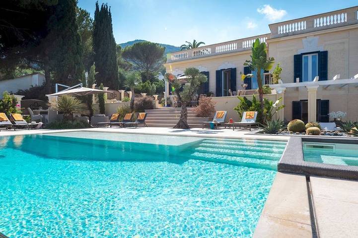 Villa for 8 people, with balcony and hot tub as well as garden - 1
