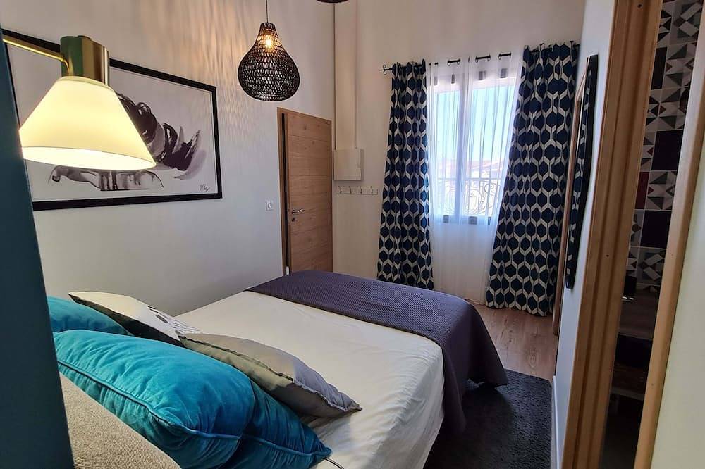 Entire apartment, Charming town center residence with terrace and view of the Canigou mountains in Thuir, Perpignan region