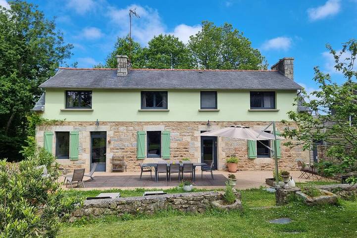 Gîte pour 10 personnes, avec jacuzzi ainsi que jardin et terrasse