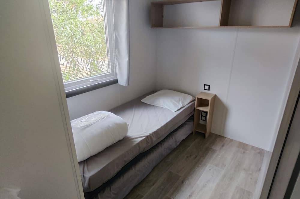 Mobil-home à 300 m de la plage. Camping 4* La Falaise Narbonne-Plage in Narbonne Plage, Narbonne
