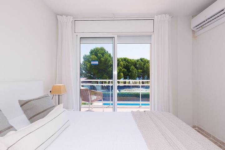 Entire apartment, Beachfront apartment for families with pool · Uhc Arco Del Sol 210 in Platja de l'Arenal (Vandellòs i l'Hospitalet de l'Infant), Vandellòs i l'Hospitalet de l'Infant