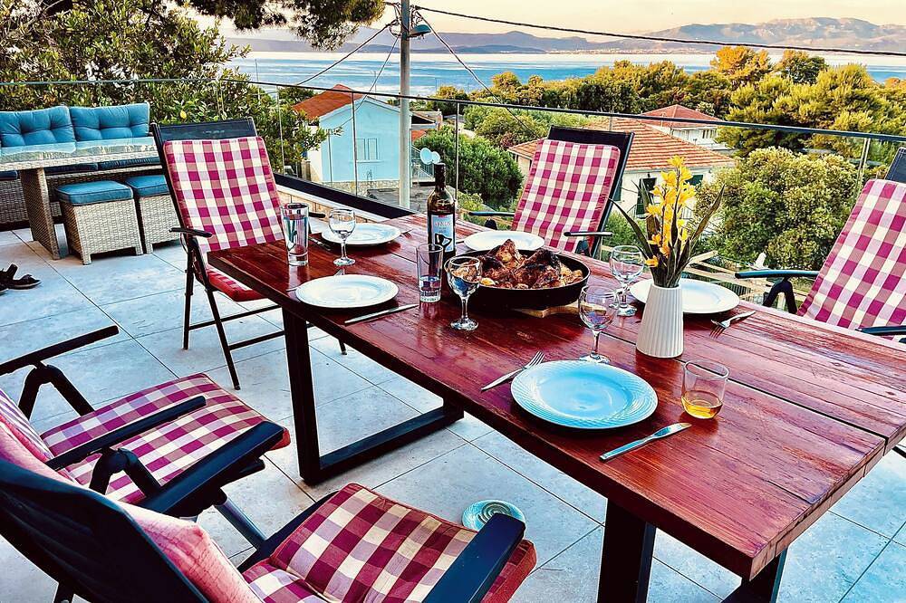 Ganze Wohnung, Premium 2Br Sea-View Apartment with Huge 48m² Private Terrace – Rogač in Šolta (Split-Dalmatien), Rogac