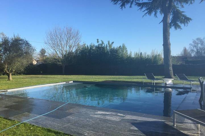 Location de vacances pour 4 personnes, avec Jardin et Piscine à Berthenay