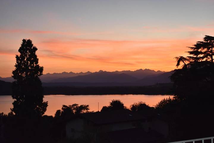 Chambre d’hôte pour 2 personnes, avec Balcon et Terrasse ainsi que Vue sur le lac et Vue à Viverone