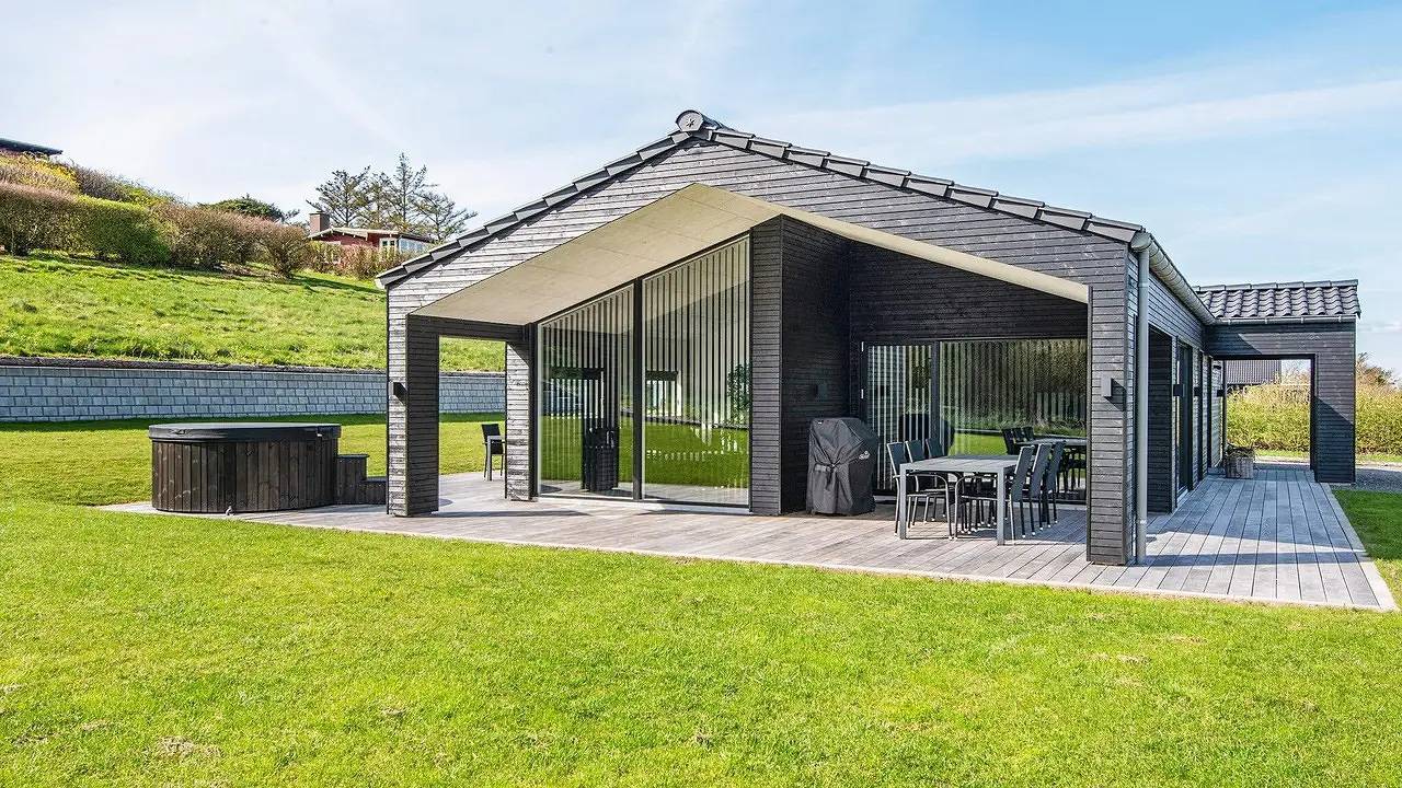 Feriehus for 7 personer med terrasse in Gjeller Odde, Underbjerg