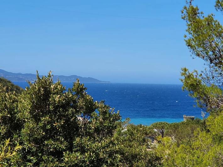 Gîte pour 3 personnes, avec Balcon et Terrasse ainsi que Jardin et Vue à Olmeta-di-Capocorso
