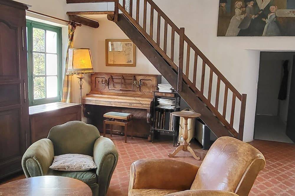 In a quiet, green setting, pretty Provencal country house in Annot, Región de Castellane