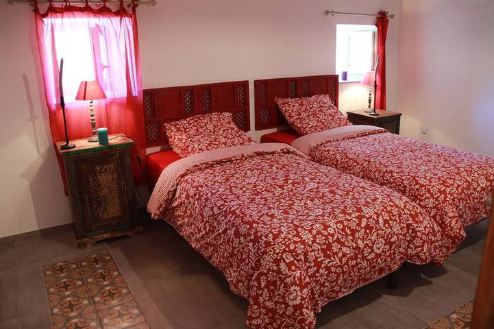 Location de vacances pour 12 personnes, avec Jacuzzi et Terrasse à Labeaume - 4