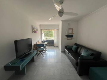 Gîte pour 4 personnes, avec balcon ainsi que vue et piscine dans Carnolès