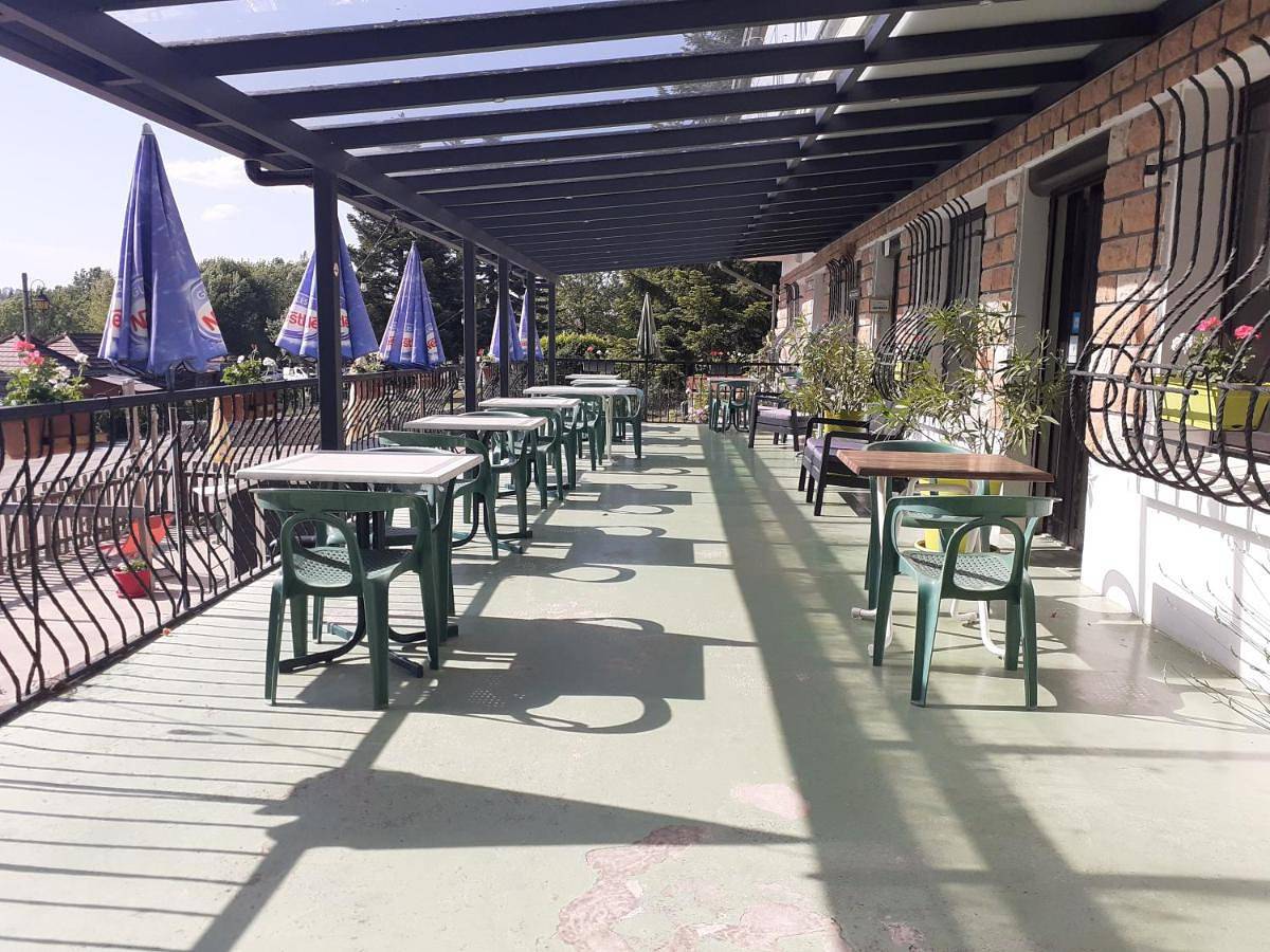 Hotel Restaurant La Chaumiere du Lac in Clairvaux-les-Lacs, Jura Francais