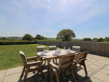 Chalet for 6 People in Mid-Wales, Powys, Photo 2