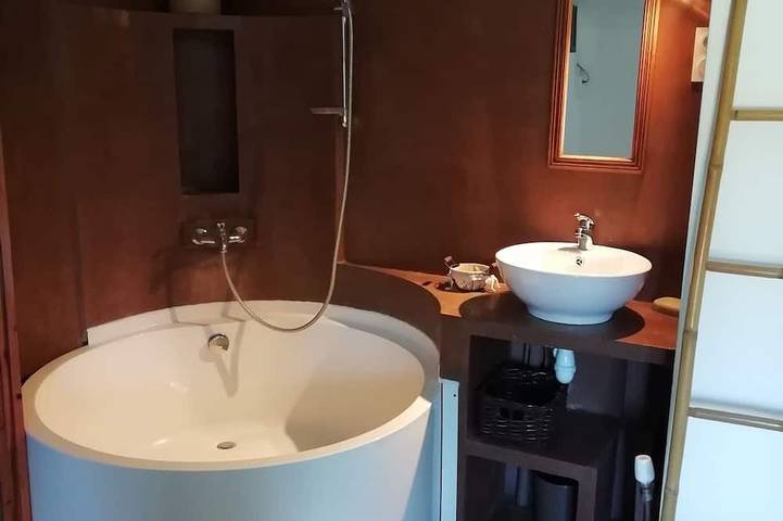 Location de vacances pour 6 personnes, avec piscine ainsi que jardin et terrasse à La Baume-de-Transit - 4