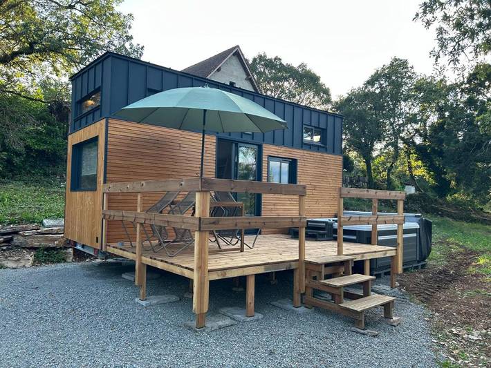 Location de vacances pour 4 personnes, avec Jacuzzi et Terrasse ainsi que Jardin et Vue à Boussac (Lot)