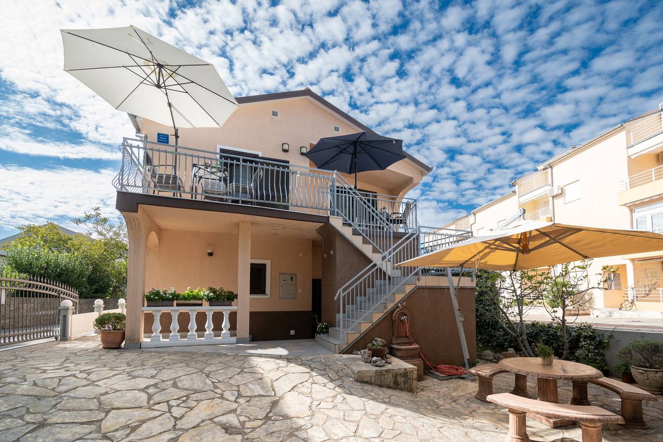 Ganze Wohnung, 1-Zimmer-Ferienwohnung mit Terrasse Starigrad, Paklenica A-21824-a in Starigrad Paklenica, Starigrad