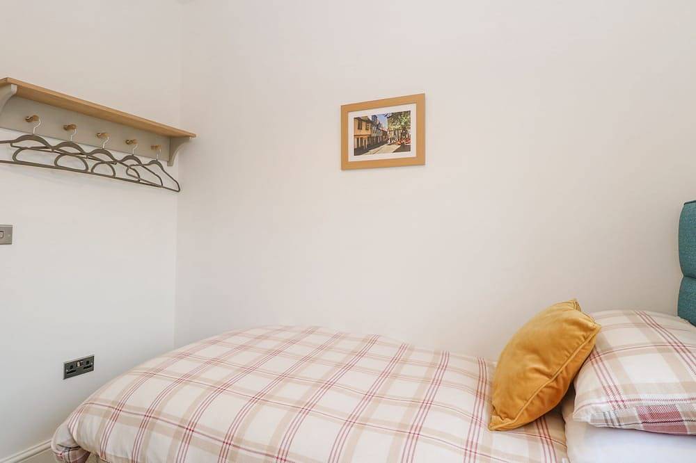 The Hollies, pet friendly, with a garden in Norwich in Norwich, Norfolk