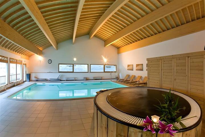 Appartement de vacances pour 6 personnes, avec Balcon et Jacuzzi ainsi que Bassin pour enfant et Sauna