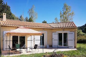 Gîte pour 6 personnes, avec jardin à Bras