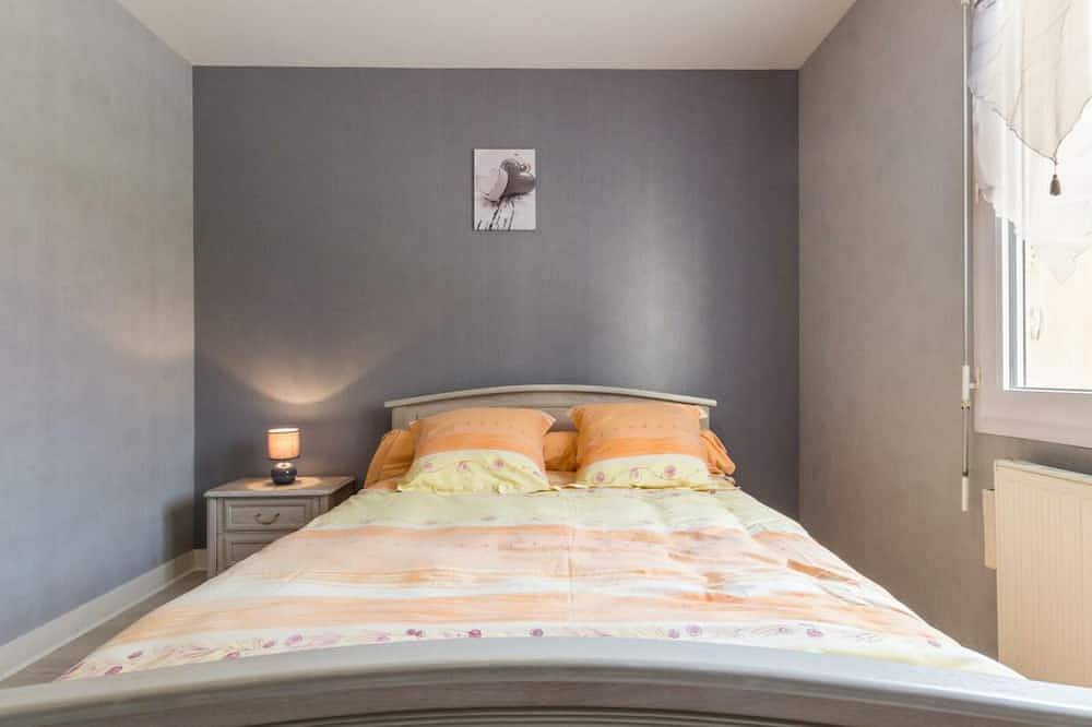 Charming single-story house near beaches with private garden in Saint-Pair-sur-Mer, Côte de la Déroute