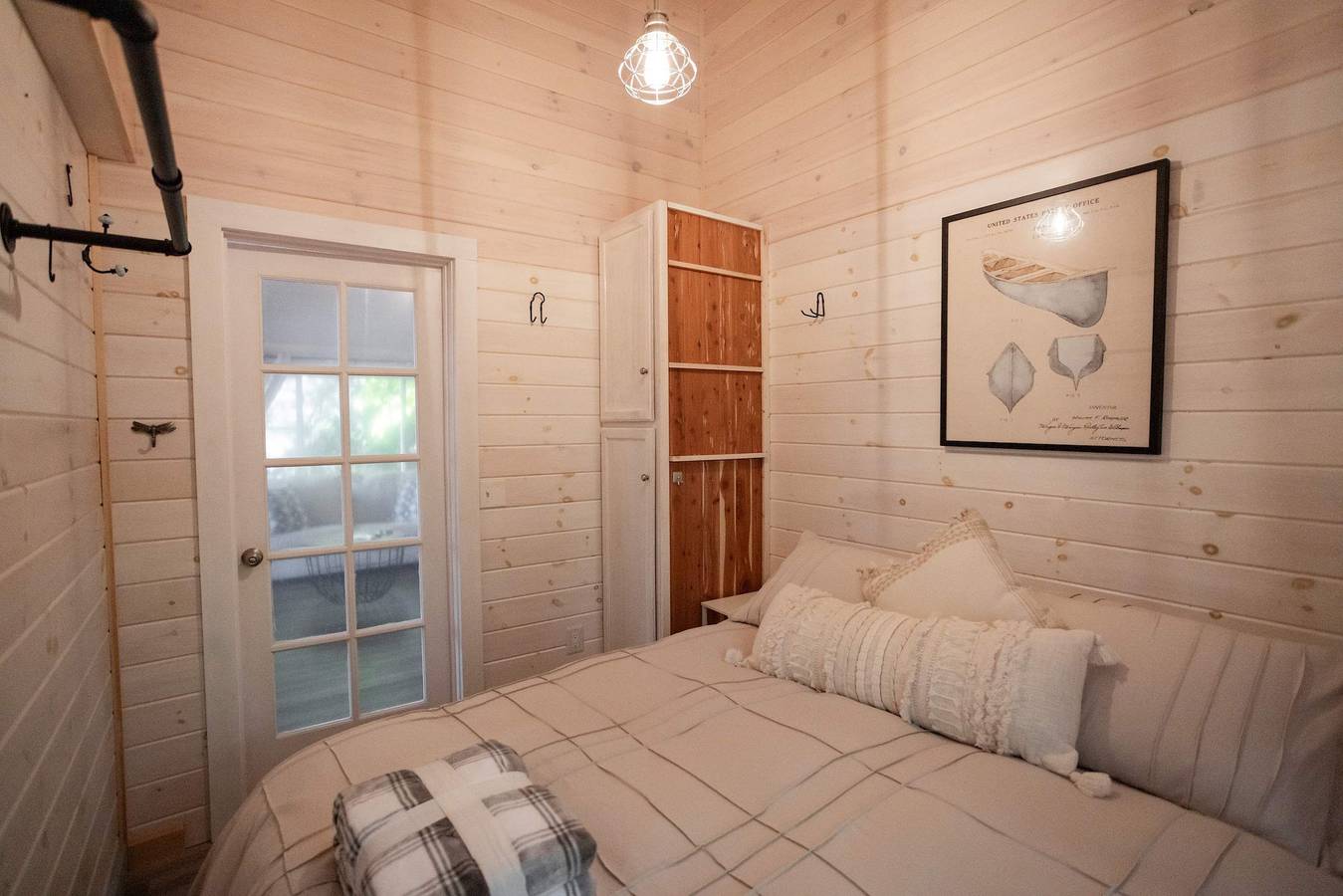 Entire apartment, Gables End Cottage in Belgrade in Kennebec County