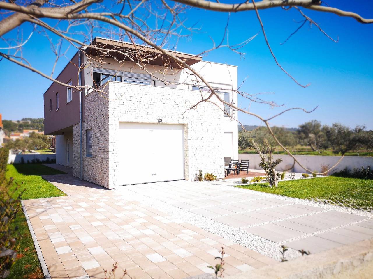 Ganze Ferienwohnung, Große Wohnung in Bibinje mit Möblierter Terrasse in Bibinje, Zadar