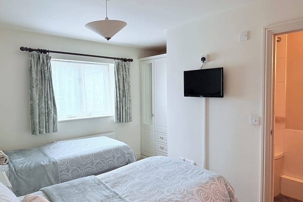4 Star Cotswold Stone Cottage in Winchcombe, Gloucestershire