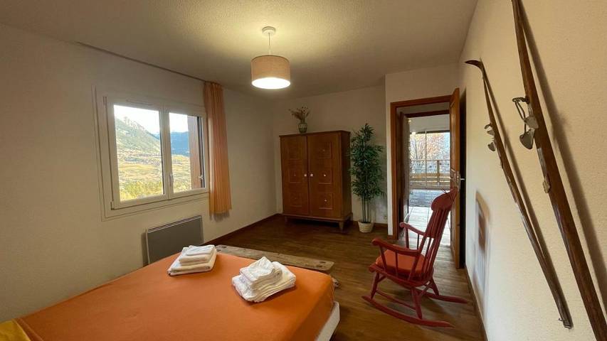 Location de vacances pour 15 personnes, avec vue et jardin, animaux acceptés à Embrun - 3