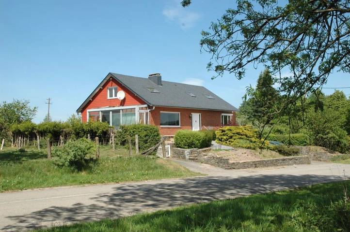 Location de vacances pour 15 personnes, avec vue et jardin, animaux acceptés à Gedinne