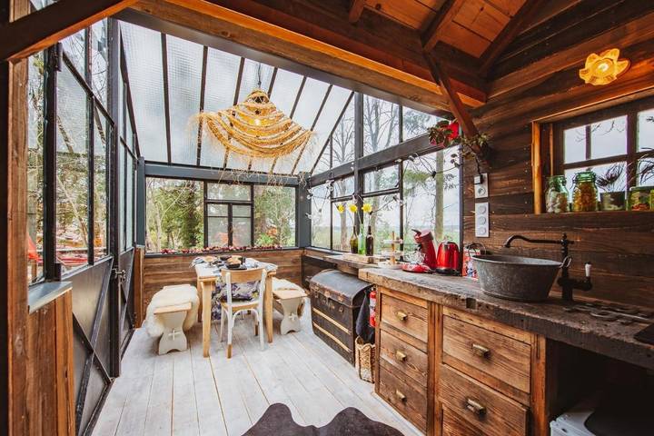 Gîte pour 2 personnes, avec Terrasse et Jardin ainsi que Piscine et Vue à Saint-Symphorien-de-Lay