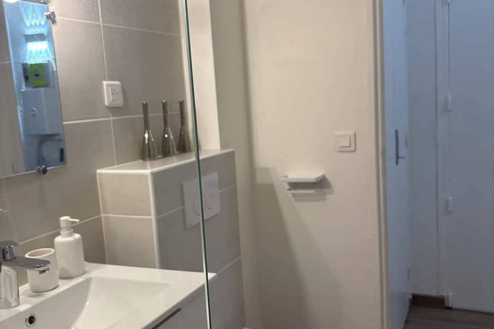 Entire apartment, Studio Rivage Les Salles-sur-Verdon à 5 min du lac, centre village, sans voiture in Les Salles-sur-Verdon, Verdon Regional Natural Park