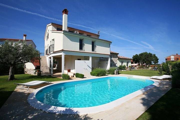 Appartement de vacances pour 6 personnes, avec jardin ainsi que balcon et piscine