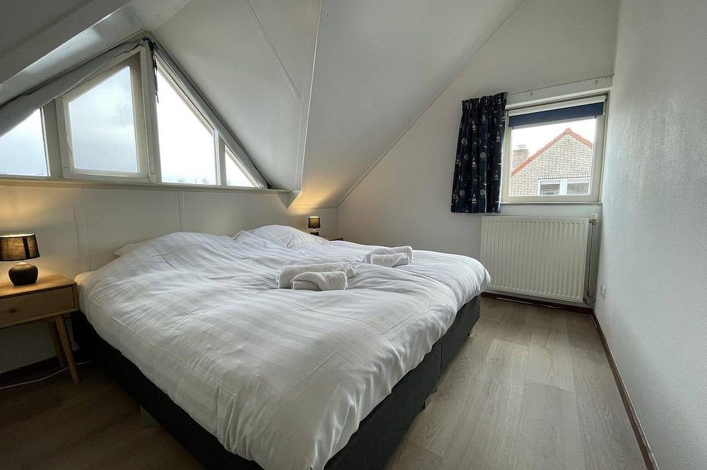 Gezellig, modern ingericht vakantiehuis met fijn terras en een aanlegsteiger in IJsselmeer