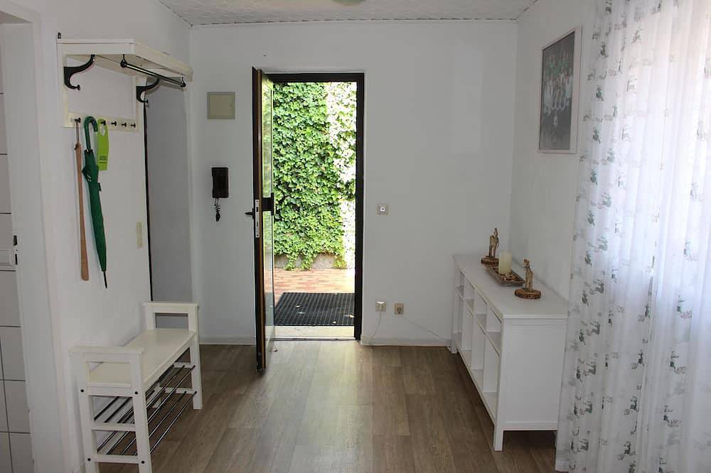 Ganze Wohnung, Charming, spacious 2Br in Böblingen, walk to Lakes, Transit & German Restaurant in Böblingen, Landkreis Böblingen