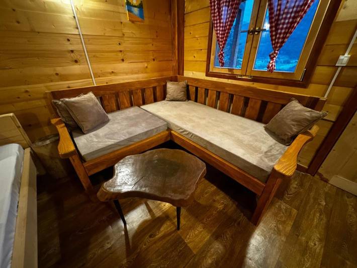Bungalow für 3 Personen, mit Garten und Ausblick sowie Seeblick in Montenegro - 4