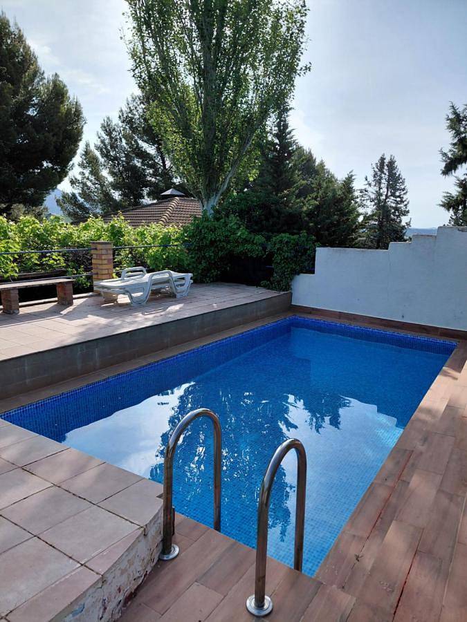 Location de vacances pour 5 personnes, avec vue ainsi que piscine et jardin dans Bolea