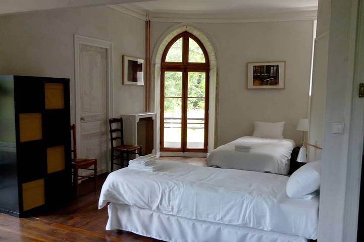 Gîte pour 10 personnes, avec jardin à Châteaufort - 2