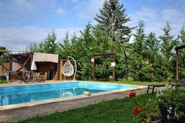 Location de vacances pour 12 personnes, avec jardin à Cormatin