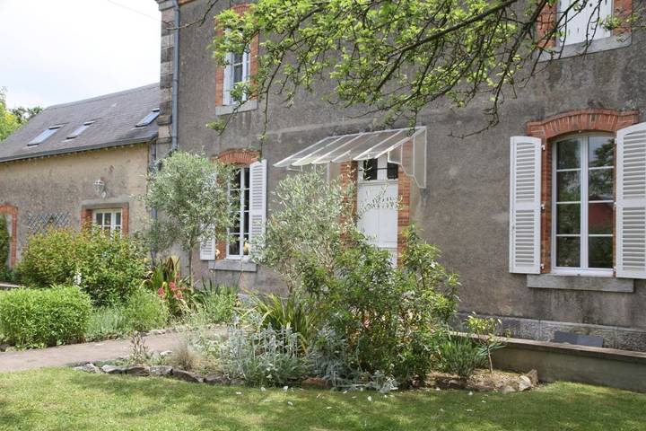Gîte pour 2 personnes, avec jardin, adapté aux familles à Bouère - 4
