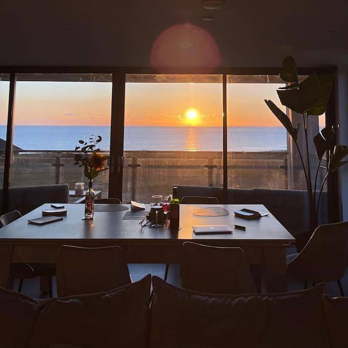 Entire apartment, Seafront apartment with spectacular views in Porthcawl, Bridgend region