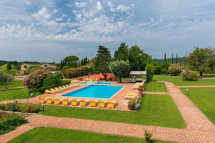 Resort per 10 persone, con Balcone e Terrazza nonché Giardino e Piscina per bambini in Costa toscana
