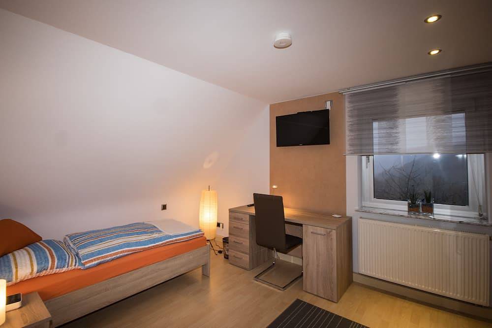 Entire apartment, Modern, newly renovated **** - apartment in a quiet location on the outskirts, 86 m² in Neunkirchen, Saarland